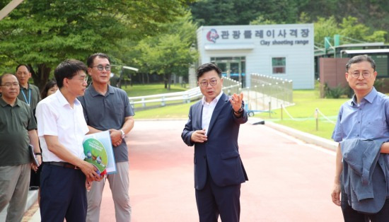 김선조 대구시 행정부시장이 5일 북구 금호동 대구국제 사격장을 찾아 시설 점검을 하고 있다.[대구시제공]