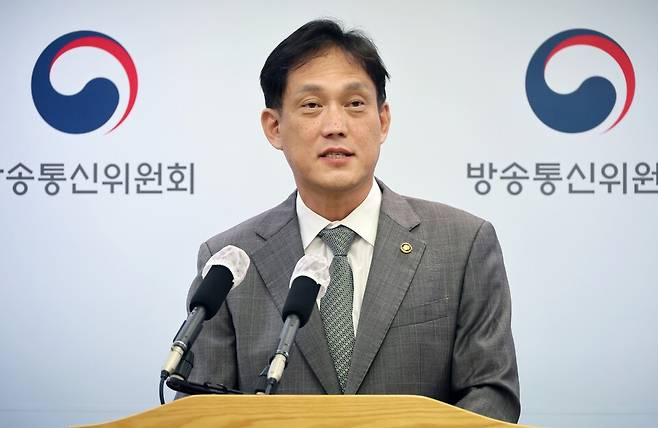 김태규 방송통신위원장 직무대행(부위원장)이 5일 정부과천청사 방송통신위원회에서 이진숙 위원장 탄핵에 대한 직무대행의 입장을 밝히고 있다. ⓒ연합뉴스