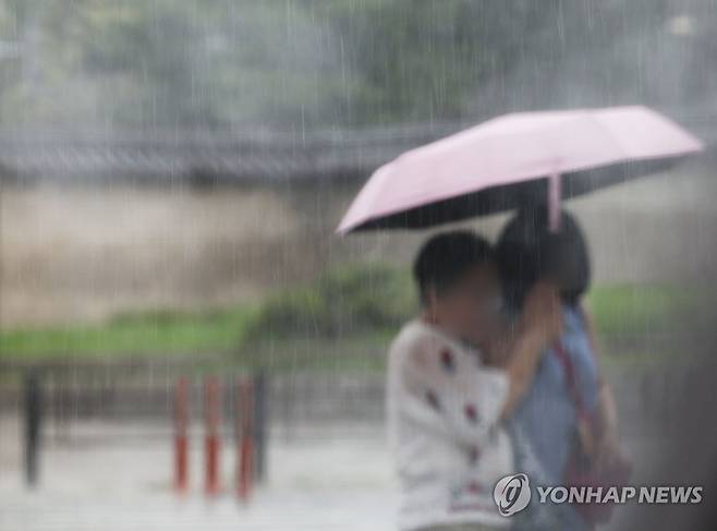 갑작스럽고 요란하게 [연합뉴스 자료사진]