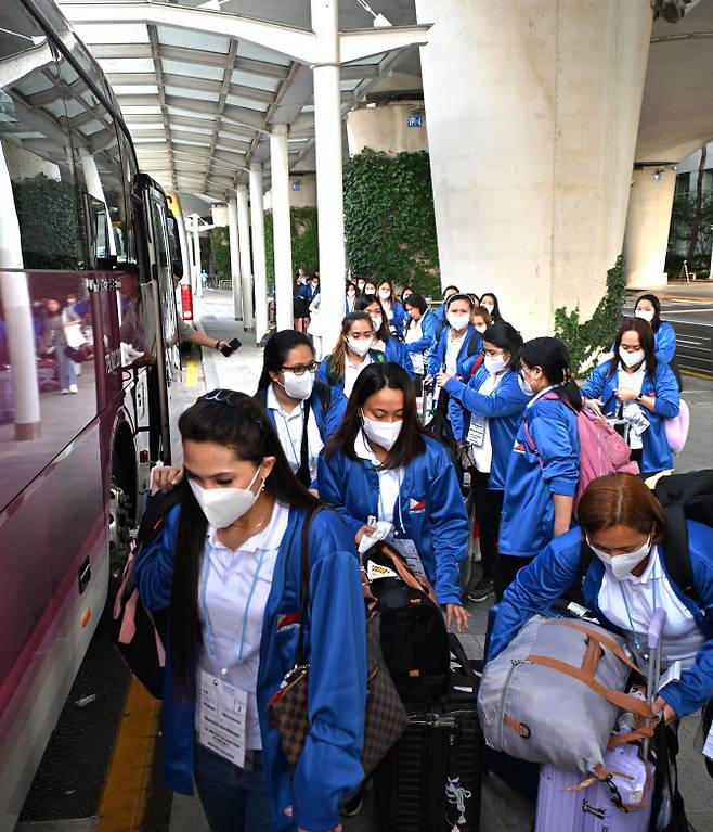 필리핀 가사관리사 100명이 6일 오전 6시 인천국제공항을 통해 입국하고 있다. (사진=서울시)