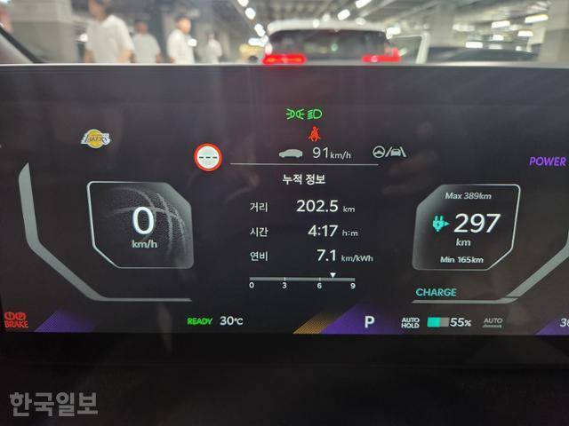 강원 속초시 롯데리조트에 도착 직후 기아 EV3 계기판 모습. 속초=나주예 기자