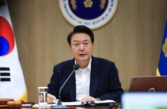 윤석열 대통령은 13일 국무회의에서 광복절 특사 안건을 논의 및 재가 할 것으로 보인다. 사진은 지난달 30일 국무회의를 주재하던 윤 대통령의 모습. 대통령실사진기자단