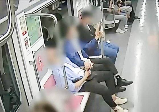 서울경찰청 지하철경찰대는 지하철에서 취객에게 접근해 ‘부축빼기’ 수법으로 휴대전화 등을 훔친 A씨(50대)를 구속했다고 6일 밝혔다. 서울경찰청 제공