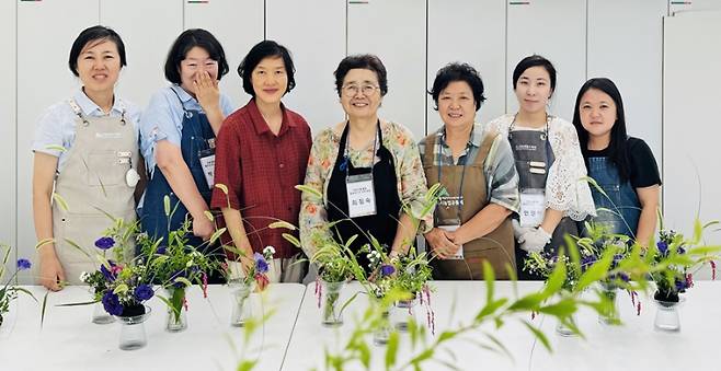 자생식물 활용 플로리스트 양성교육 수료 교육생. 한국수목원정원관리원