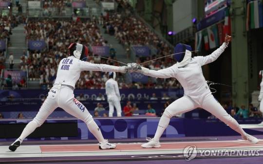 펜싱 경기는 준비자세를 뜻하는 프랑스어 '앙가르드'라는 심판 선언으로 시작한다. 사진은 2024 파리 올림픽 펜싱 한국 남자팀 경기 모습. [파리=연합뉴스]