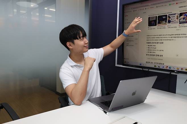 뤼튼테크놀로지스 박민준 엔서엔진 파트장이 매일경제와 인터뷰하고 있다. 뤼튼