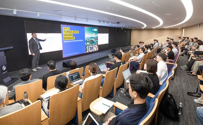 대한항공이 6일 오전 서울시 강서구 대한항공 본사에서 국제항공운송협회(IATA) 전문가와 함께 난기류 인식 플랫폼(IATA Turbulence Aware) 세미나를 실시했다./사진= 대한항공 제공