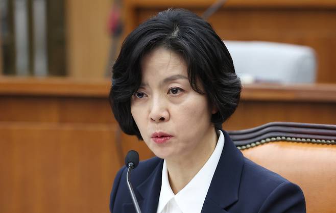 이숙연 대법관 후보자가 25일 오전 국회에서 열린 국회인사청문특별위원회 인사청문회에서 위원 질의에 답변하고 있다. 연합뉴스