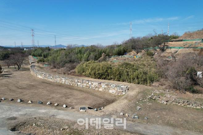 국가지정문화유산 사적으로 지정된 ‘울산 개운포 경상좌수영성’의 남측 성벽. (사진=국가유산청)