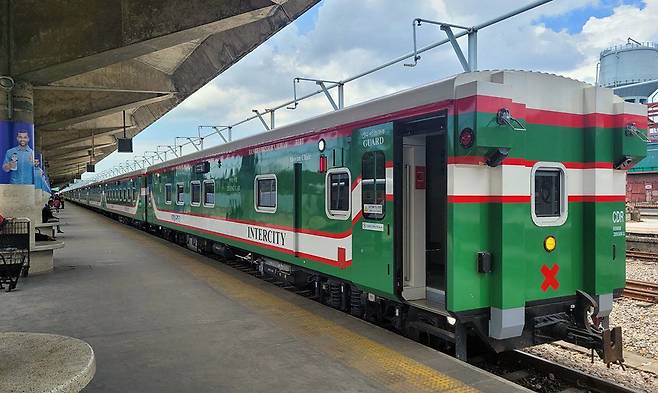 한국산 방글라데시 새 열차. 한국철도공사(코레일)는 47억원 규모 국토교통부 공적개발원조(ODA) 사업인 '방글라데시 객차 운영유지관리 고도화사업'을 수주했다. /연합뉴스