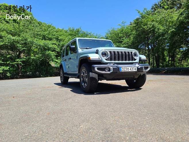 지프 랭글러 사하라 (Jeep Wrangler Sahara)