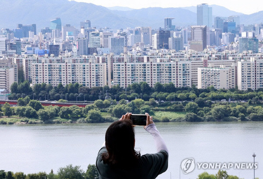 서울 강남구 압구정동 아파트 단지의 모습. 연합뉴스