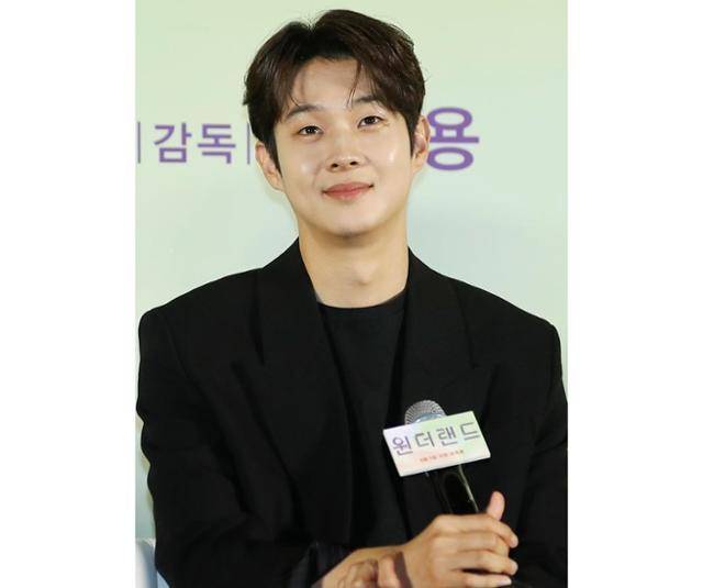 배우 최우식이 김태곤 감독의 차기작 '더 웨이킹' 주연으로 낙점됐다. 뉴스1