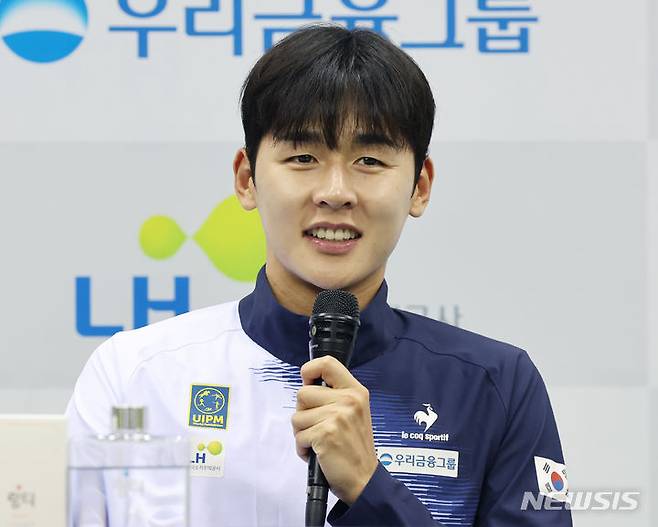 [문경=뉴시스] 김진아 기자 = 28일 경북 문경 국군체육부대에서 열린 2024 파리올림픽 근대5종 미디어데이에서 근대5종 국가대표 전웅태가 인사말을 하고 있다. 2024.06.28. bluesoda@newsis.com