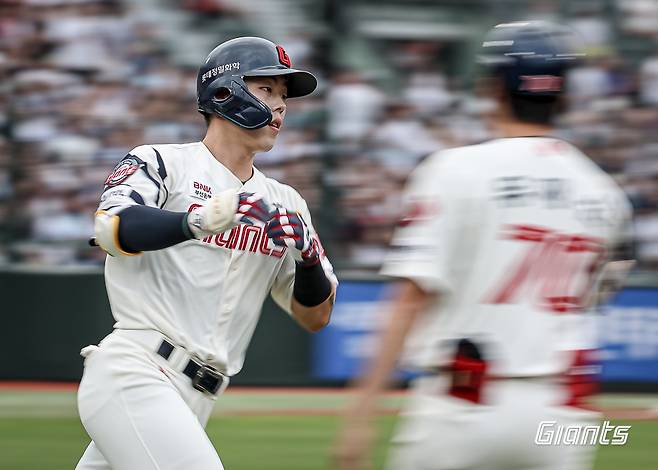 롯데 내야수 고승민은 7일 사직구장에서 열린 '2024 신한 SOL Bank KBO 리그' NC와 주중 3연전 두 번째 경기에서 2번타자 2루수로 선발 출전했다. 1회말 동점포를 쳐 2-2 승부의 균형을 맞췄다. 롯데 자이언츠