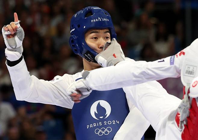 7일(현지시간) 프랑스 파리 그랑팔레 태권도경기장에서 열린 2024 파리올림픽 태권도 남자 58kg급 준결승전에서 한국 박태준이 튀니지의 모하메드 칼릴 젠두비와 경기를 펼치고 있다. 사진=연합뉴스