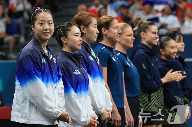 대한민국 탁구대표팀 신유빈, 전지희, 이은혜 선수가 6일 오전(한국시간) 프랑스 파리 사우스 파리 아레나 4에서 열린 '2024 파리올림픽' 탁구 여자 단체 16강 브라질과의 경기에 출전해 있다. 2024.8.6/뉴스1 ⓒ News1 박정호 기자