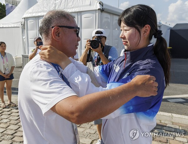 정의선 회장(왼쪽)·임시현. ⓒ연합뉴스