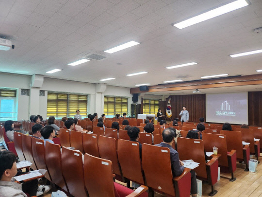 대전시교육청이 교사 스스로의 전문성을 높이고, 학생 개인 맞춤형 진로지도를 제공할 수 있도록 다양한 중등 진로전담교사 역량강화 프로그램을 계획·운영하고 있다. 중등 진로전담교사 역량강화 프로그램 모습. 대전교육청 제공