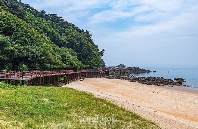 한국어촌어항공단이 여름 어촌휴양지로 추천한 인천광역시 옹진군 이작마을 모습. ⓒ한국어촌어항공단