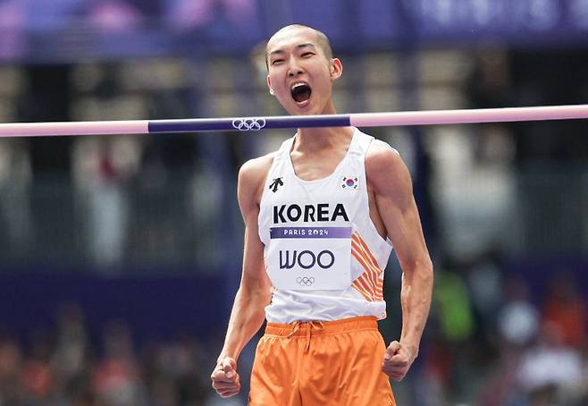 대한민국 대표팀 우상혁이 7일(한국시간) 프랑스 파리 스타드 드 프랑스에서 열린 2024 파리 올림픽 남자 육상 높이뛰기 예선에서 2.27m 2차 시기에 성공한 후 기뻐하고 있다. 이날 경기에서 우상혁은 결승에 진출했다. 2024.8.7/뉴스1 ⓒ News1 이동해 기자 /사진=뉴스1