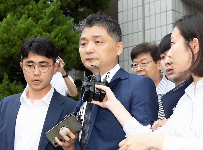 Kakao founder Kim Beom-soo leaves the Seoul Southern District Court after a hearing regarding an arrest warrant on July 22, 2024. (Yonhap)