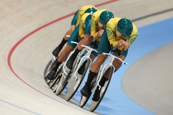 Australia's Oliver Bleddyn, Sam Welsford, Conor Leahy and Kelland O'brien compete in the men's track cycling team pursuit final in Montigny-le-Bretonneux, Paris on Wednesday.  [AFP/YONHAP]