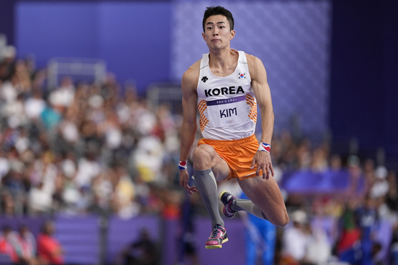 Korea's Kim Jang-woo competes in the men's triple jump qualifiers in Paris on Wednesday.  [AP/YONHAP]