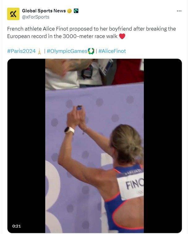 프랑스 알리스 피놋이 7일(한국시각) 파리 스타드 드 프랑스에서 열린 2024 파리 올림픽 육상 여자 3000m 장애물 결승을 마친 뒤 관중석에 있던 자신의 남자친구에게 무릎을 꿇고 청혼하고 있다. (사진=글로벌 뉴스 X 캡처) *재판매 및 DB 금지