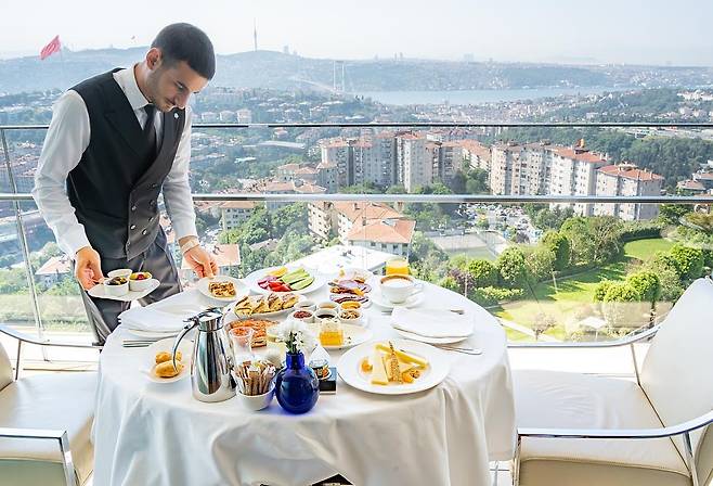 보스포루스 해협을 보면서 맛보는 튀르키예식 조식 [사진/성연재 기자]