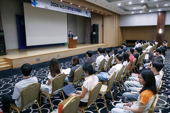 이영섭 뉴스1 대표이사가 7일 서울 종로구 SC제일은행 본사 4층 강당에서 열린 '2024 뉴스1 대학생 미래캠프'에서 개회사를 하고 있다. 2024.8.7/뉴스1 ⓒ News1 민경석 기자