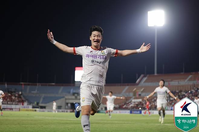 멀티골을 넣은 강원 이상헌(한국프로축구연맹 제공)