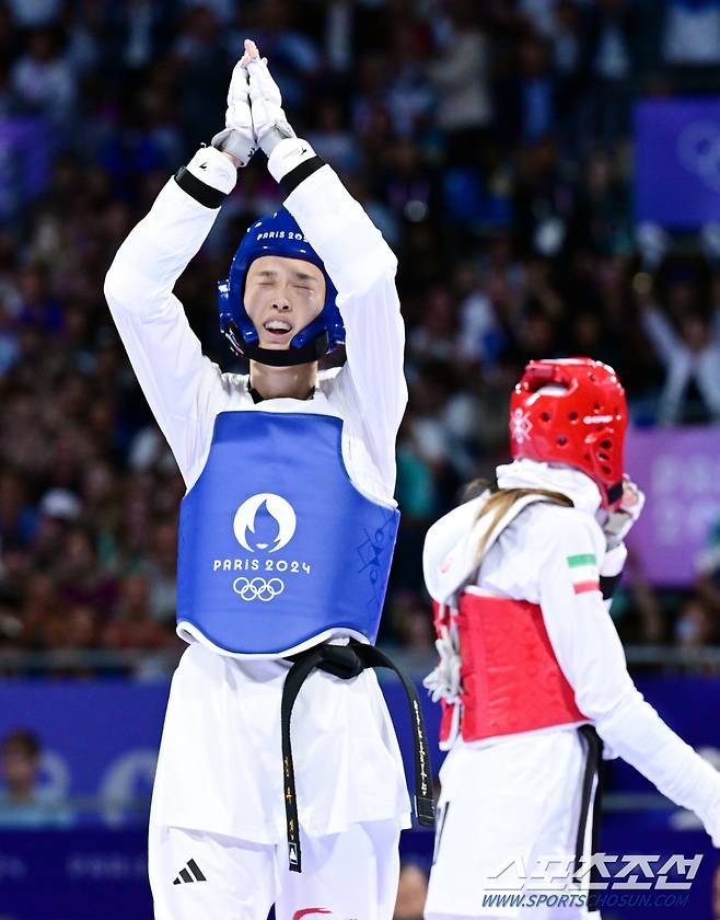 대한민국 김유진이 9일(한국시각) 프랑스 파리 그랑팔레에서 열린 파리올림픽 태권도 57kg급 결승전에서 키야니찬데(이란)와 맞붙어 2대0으로 승리하며 금메달을 땄다. 김유진이 환호하고 있다. 파리(프랑스)=정재근 기자 cjg@sportschosun.com/2024.8.9/