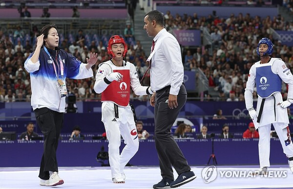 오혜리 코치(왼쪽)·서건우(가운데). ⓒ연합뉴스