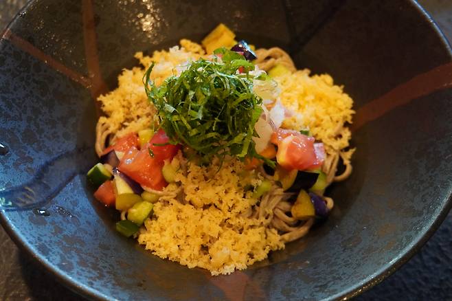 푸르름과 싱그러움이 곁들여진 가루이자와 손민(村民)식당의 소바