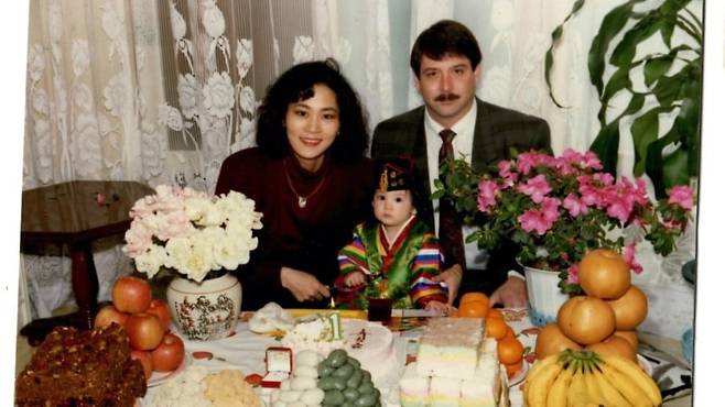 1990년 3월 서울 외가에서 치러준 미셸 자우너의 돌잔치. 한국인 어머니와 미국인 아버지 사이에서 태어났으며 돌잔치 후 미국 오리건주로 이주했다. /미셸 자우너 제공