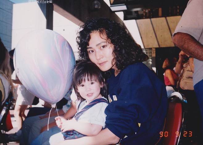 아기였던 자우너와 낯선 미국 땅에서 육아를 책임졌던 엄마 이정미씨. /미셸 자우너 제공