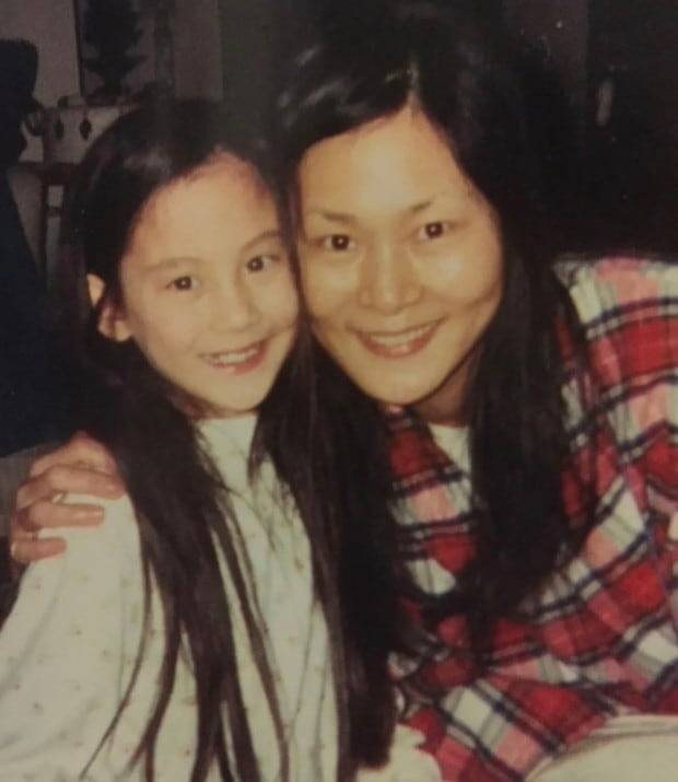 자우너가 9세 무렵 어머니와 함께 한 모습. 아직 '엄마 껌딱지'였을 때다. /미셸 자우너 제공