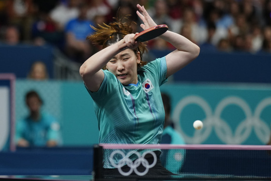 Korea's Lee Eun-hye plays against Germany's Annett Kaufmann during the women's bronze medal team table tennis match at the Paris Olympics on Saturday in Paris. [AP/YONHAP]