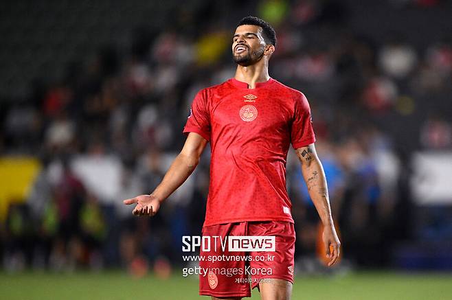 ▲ 이적시장 소식에 정통한 이탈리아의 파브리지오 로마노 기자는 10일(한국시간) “도미닉 솔란케가 토트넘으로 이적한다. 솔란케의 이적료는 애드온이 포함된 6,500만 파운드(약 1,132억 원)다. 솔란케의 계약 기간은 2030년 6월까지이며, 이제 메디컬 테스트를 위해 이동할 예정이다”라고 전했다.