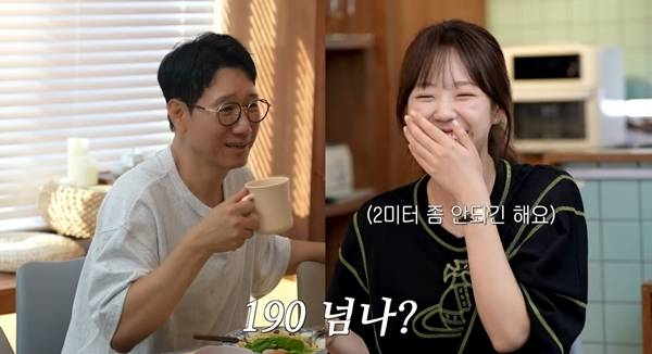 지석진과 지예은이 술자리 대화에서 드레스 토크까지 유쾌한 설전이 펼쳐졌다. / 사진=유튜브 캡처