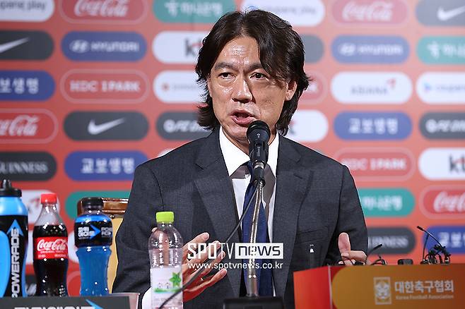 ▲ 대한축구협회(KFA)는 12일 “국제축구연맹(FIFA) 2026 북중미 월드컵 아시아 지역 3차 예선 9월 1,2차전 일정이 확정됐다”라고 전했다. 홍명보 감독이 이끄는 한국 축구대표팀은 오는 9월 5일 서울월드컵경기장으로 팔레스타인을 초대해 1차전을 치른다. 이어서 9월 10일에는 한국시간으로 오후 11시 오만의 무스카트 술탄카부스 경기장에서 오만과 2차전을 치를 예정이다. ⓒ곽혜미 기자