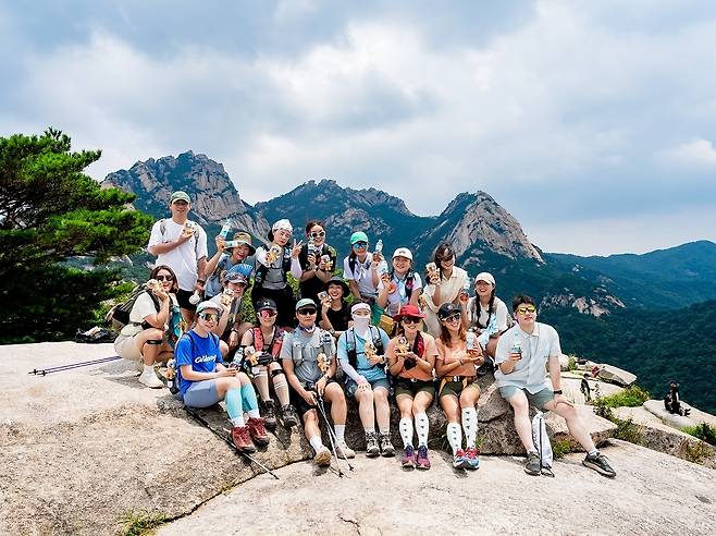 '하늘보리와 떠나는 북한산 하이킹' 프로그램.(웅진식품제공)