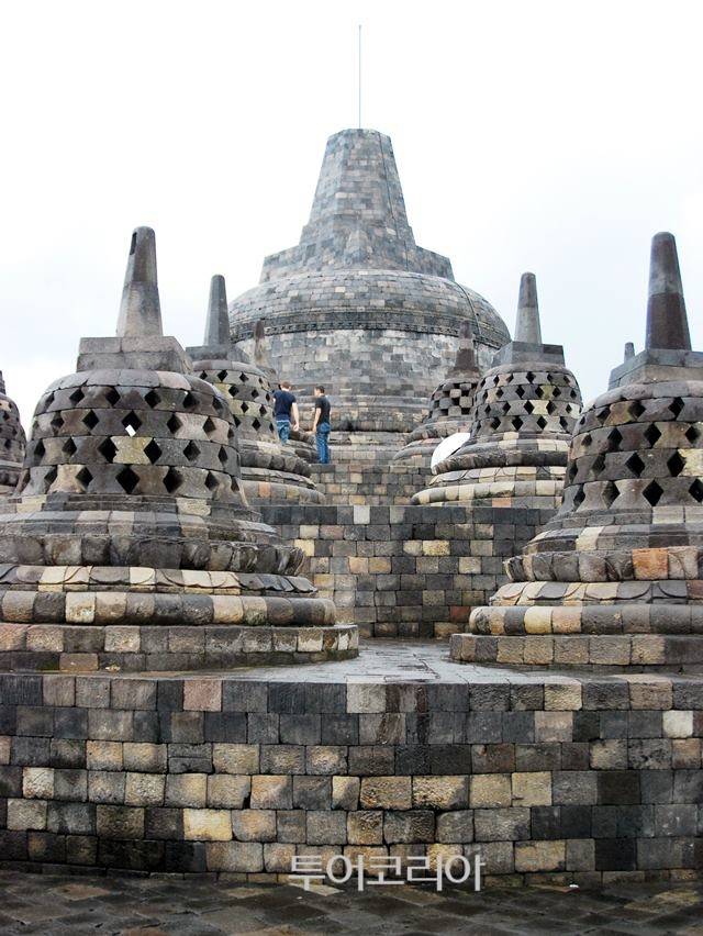 세계에서 가장 오래된 사원 '보로부두르 사원'