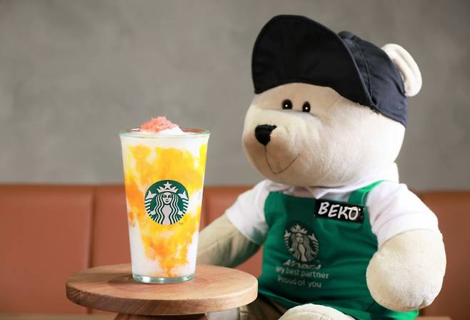 스타벅스 제주 전용 음료였던 '자몽 망고 코코 프라푸치노'가 전국 판매 10일 만에 60만잔을 판매하는 등 높은 인기를 얻고 있다. /사진=스타벅스