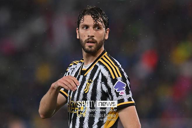 ▲ 토트넘 홋스퍼 영입 대상으로 떠오른 마누엘 로카텔리. 토트넘은 로카텔리 이적료로 2400만 유로에 부대 조항을 책정했다.