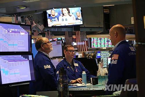 뉴욕증권거래소의 트레이더들 [신화 연합뉴스 자료사진. 재판매 및 DB 금지]