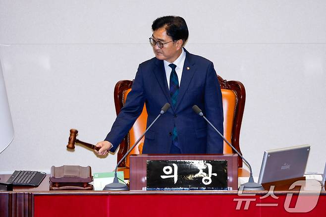 우원식 국회의장이 29일 오전 서울 여의도 국회 본회의장에서 '방송 4법' 중 마지막 법안인 한국교육방송공사법(EBS법) 개정안을 상정하고 있다. 2024.7.29/뉴스1 ⓒ News1 안은나 기자