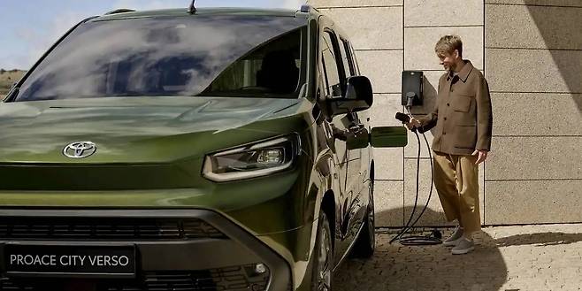 토요타 프로에이스 시티 버소