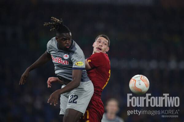 사진=게티이미지. 플레텐베르크 기자는 13일 "솔레 이적이 붕괴될 위기에 놓였다. 메디컬 테스트를 진행하던 도중, 무릎 문제가 발견됐다. 거래가 100% 중단된 것은 아니다. 호펜하임은 추가적인 옵션을 검토하고 있다. 솔레의 이적과 관련한 최종 결정은 수요일 아침에 이뤄질 것이다"라고 밝혔다.